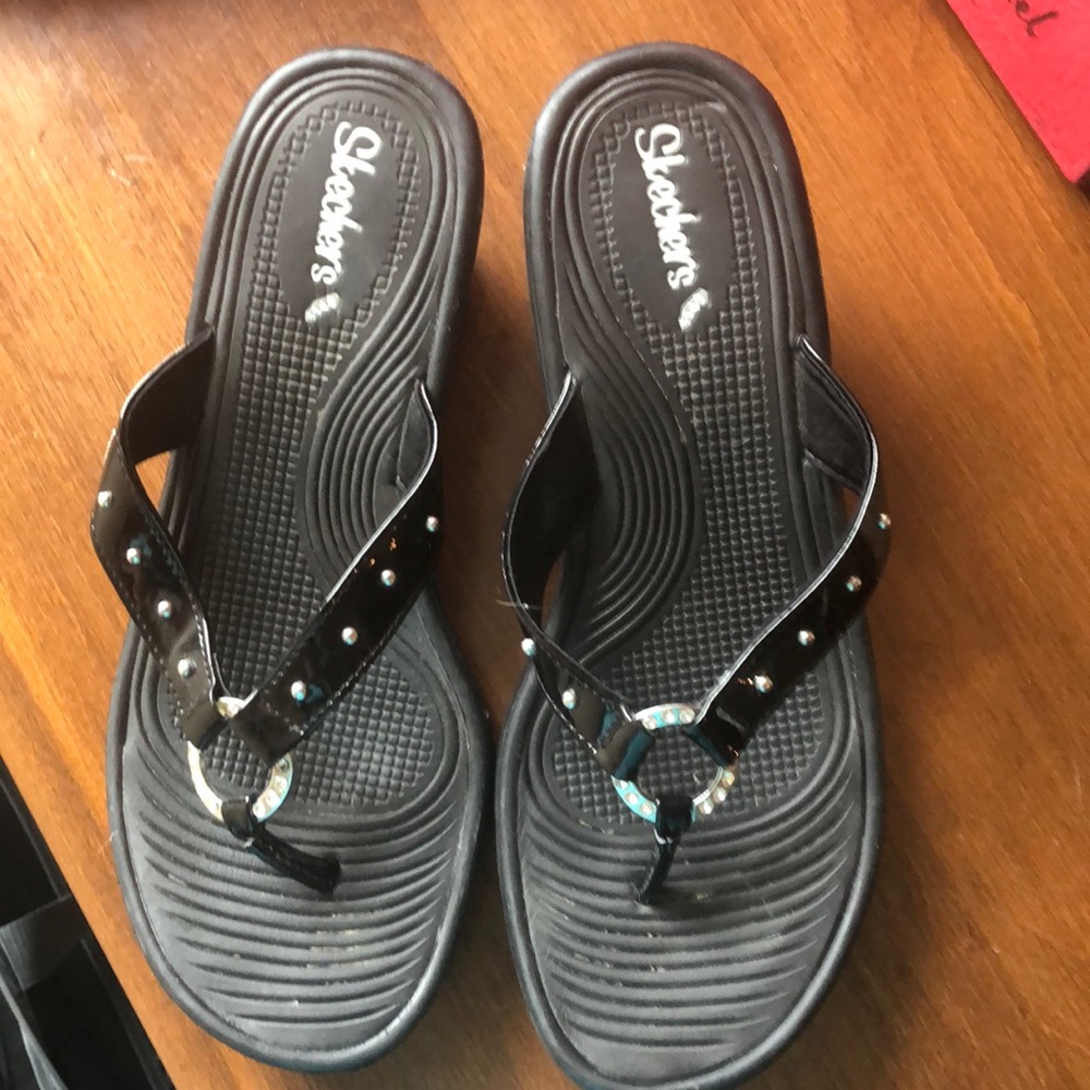 Skechers wedge flip flops